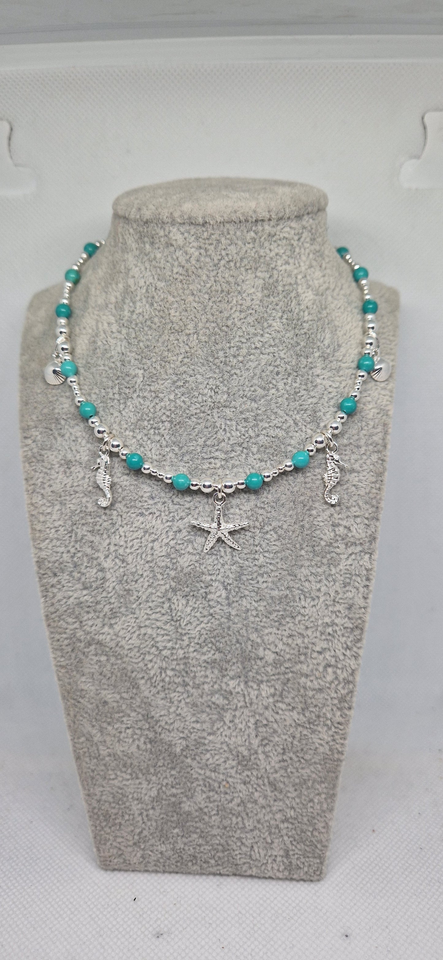 Holly necklace