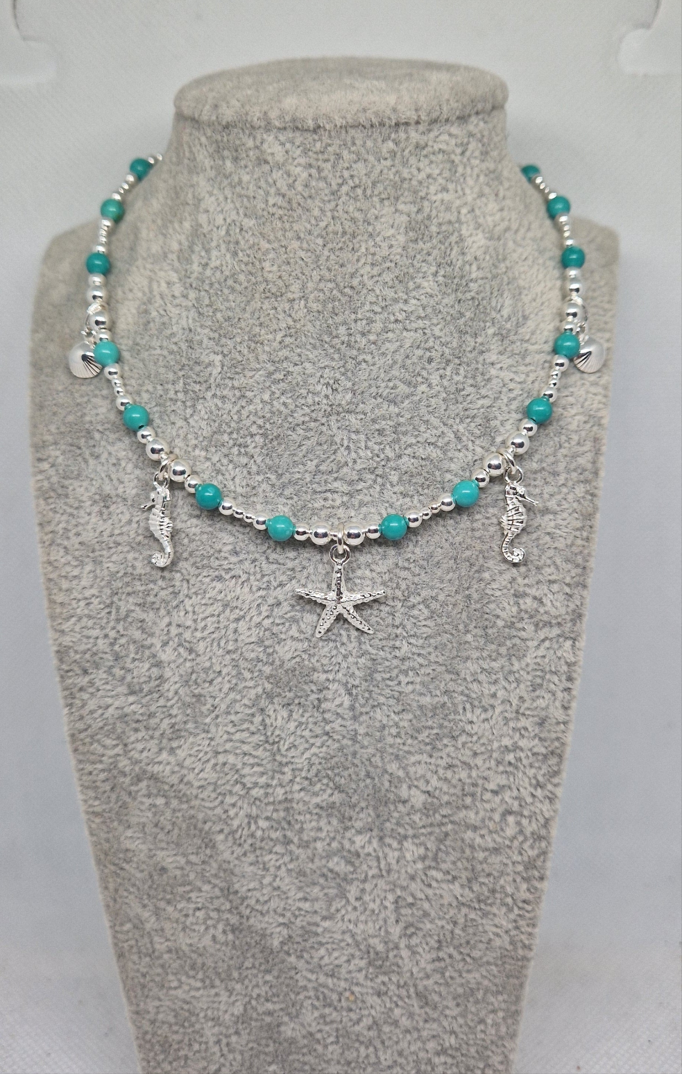 Holly necklace